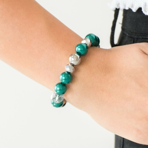 Paparazzi Bracelet - Very VIP Green - Picture 2 of 3